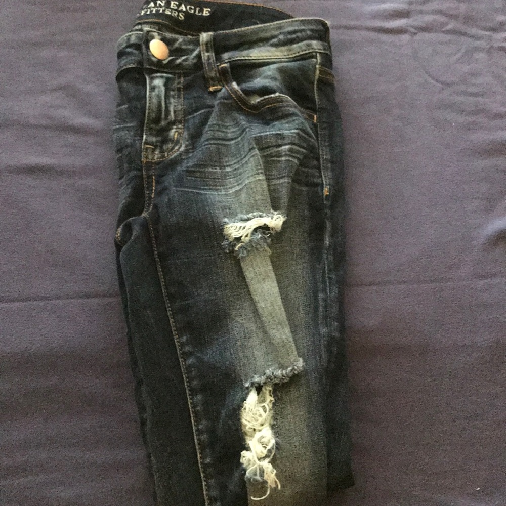 AE dark wash skinny jean with rips
